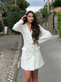 Abito a blazer bianco con bottoni e cintura