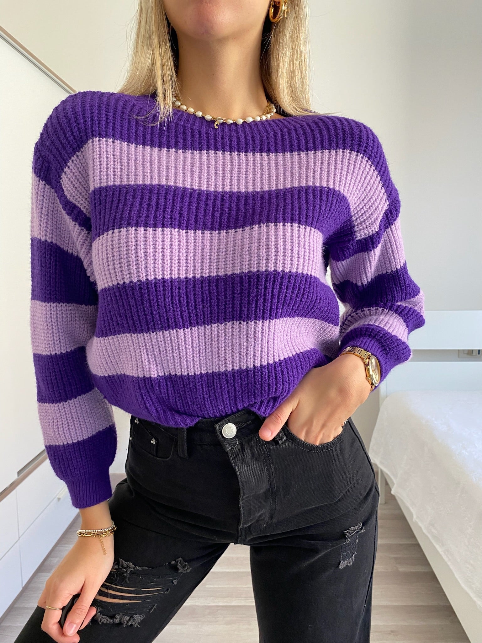 Maglione a righe lilla viola