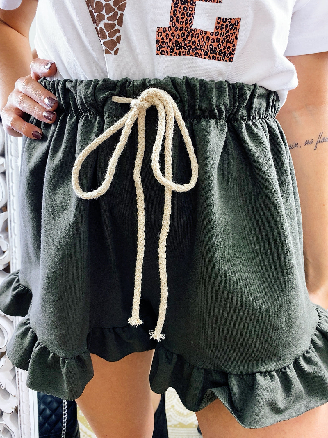 Short verde militare con arricciatura