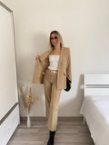 Completo giacca e pantalone beige