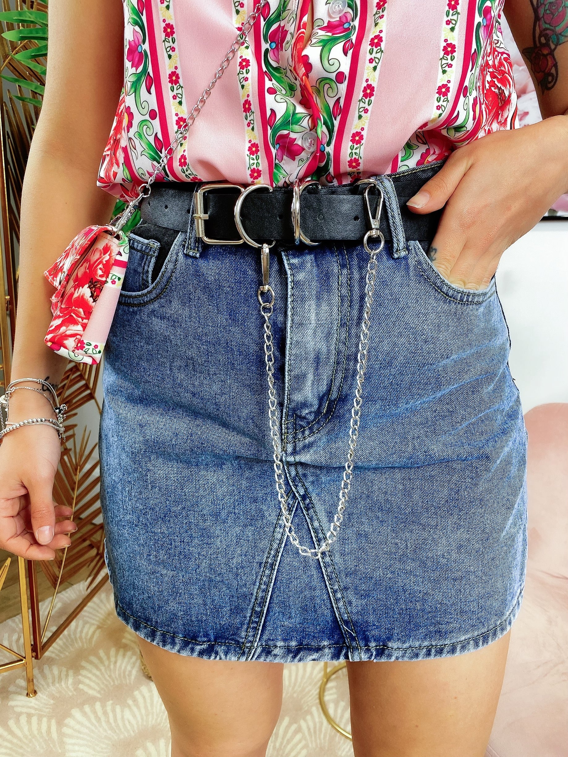 Gonna di Jeans con tasche nere e cintura