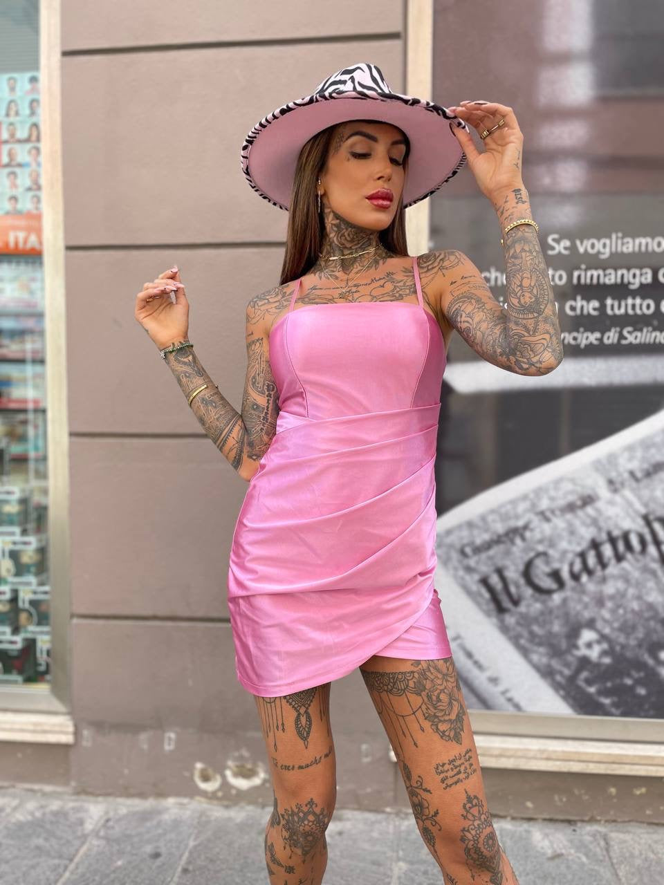 Abito a portafoglio rosa