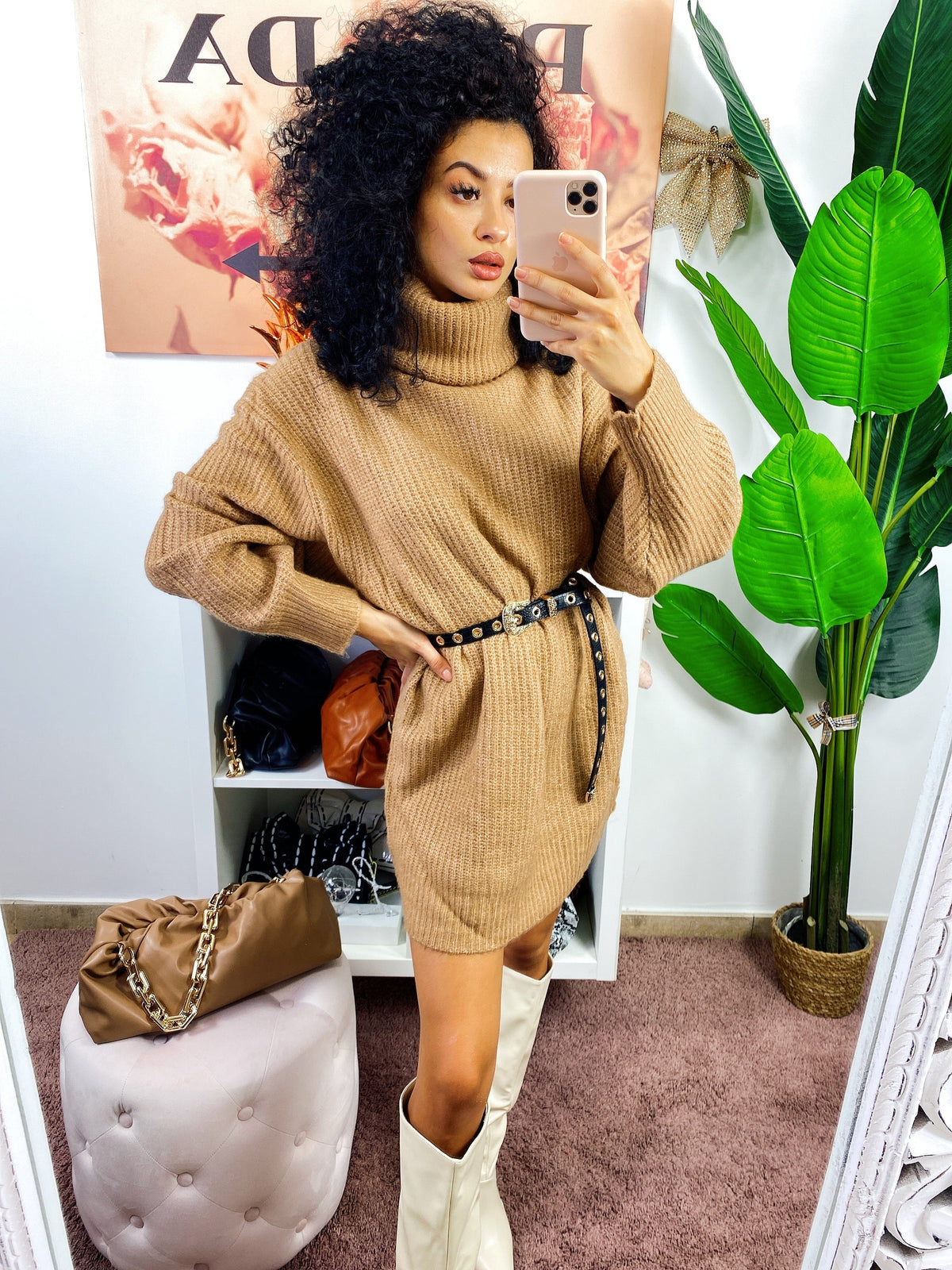 Maxi Maglione over Leyla