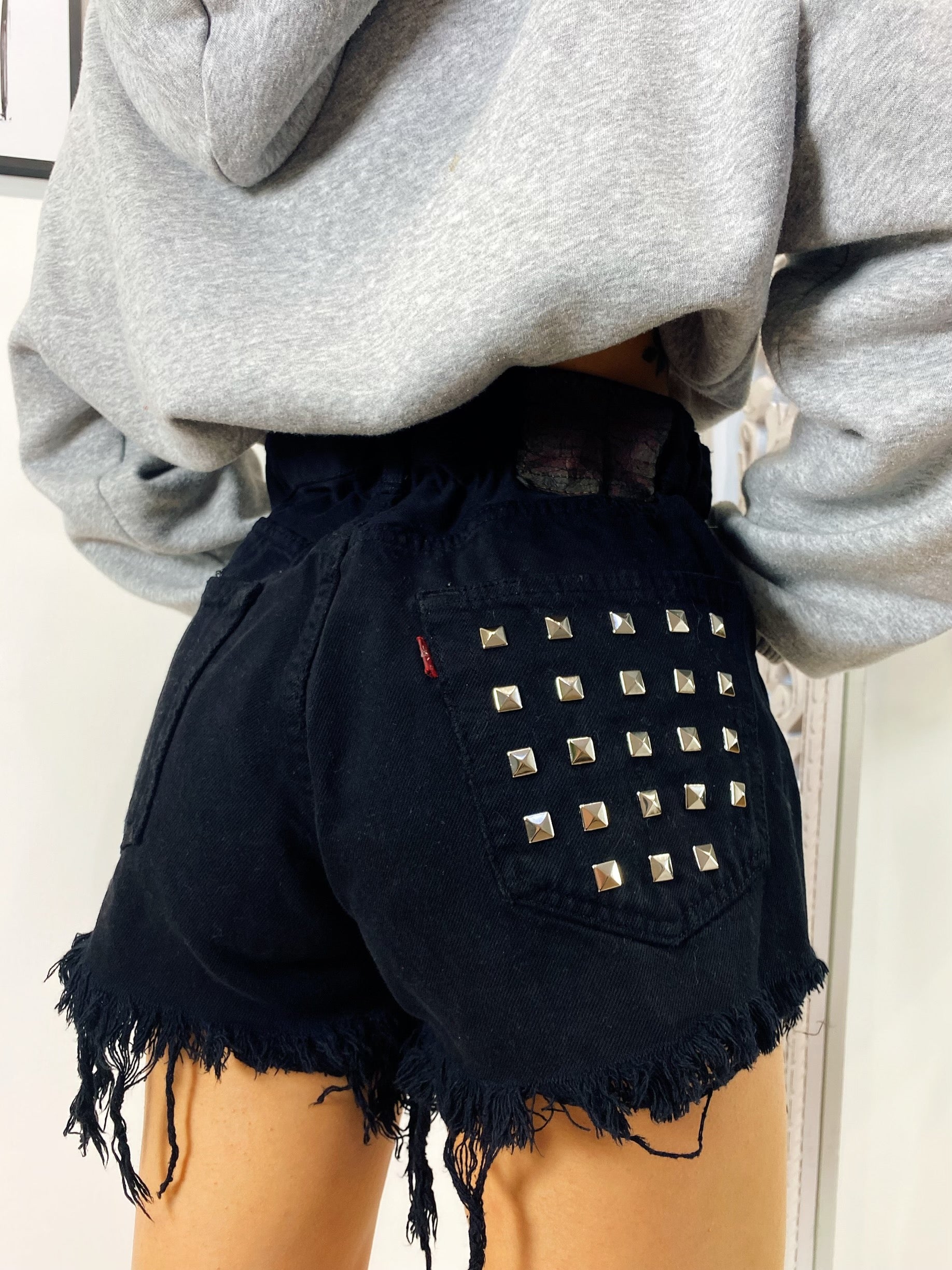 Short Levi’s Vintage nero con borchie