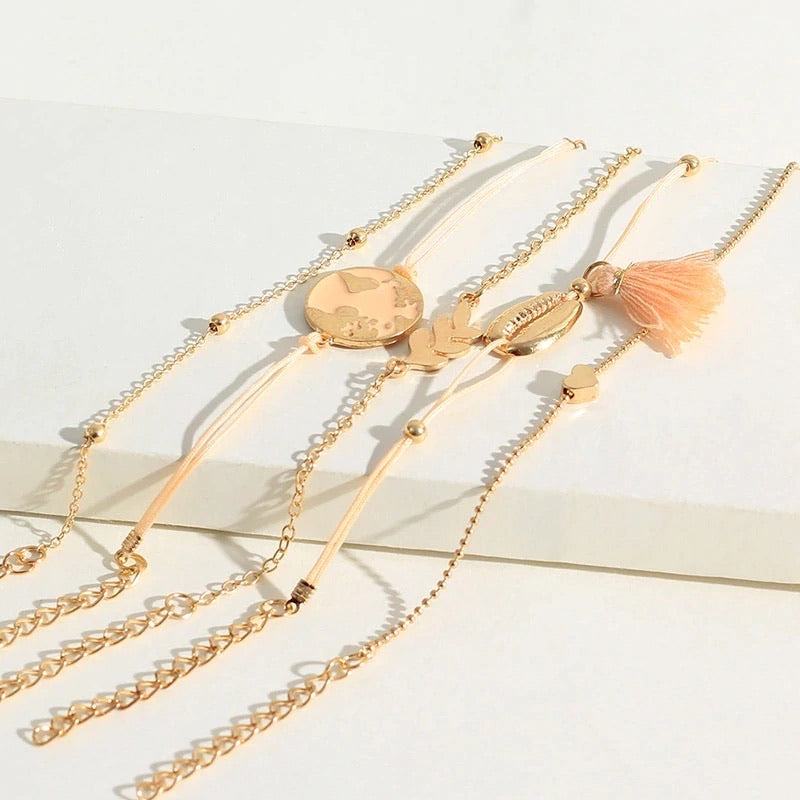 Bracciale con mondo e nappina rosa