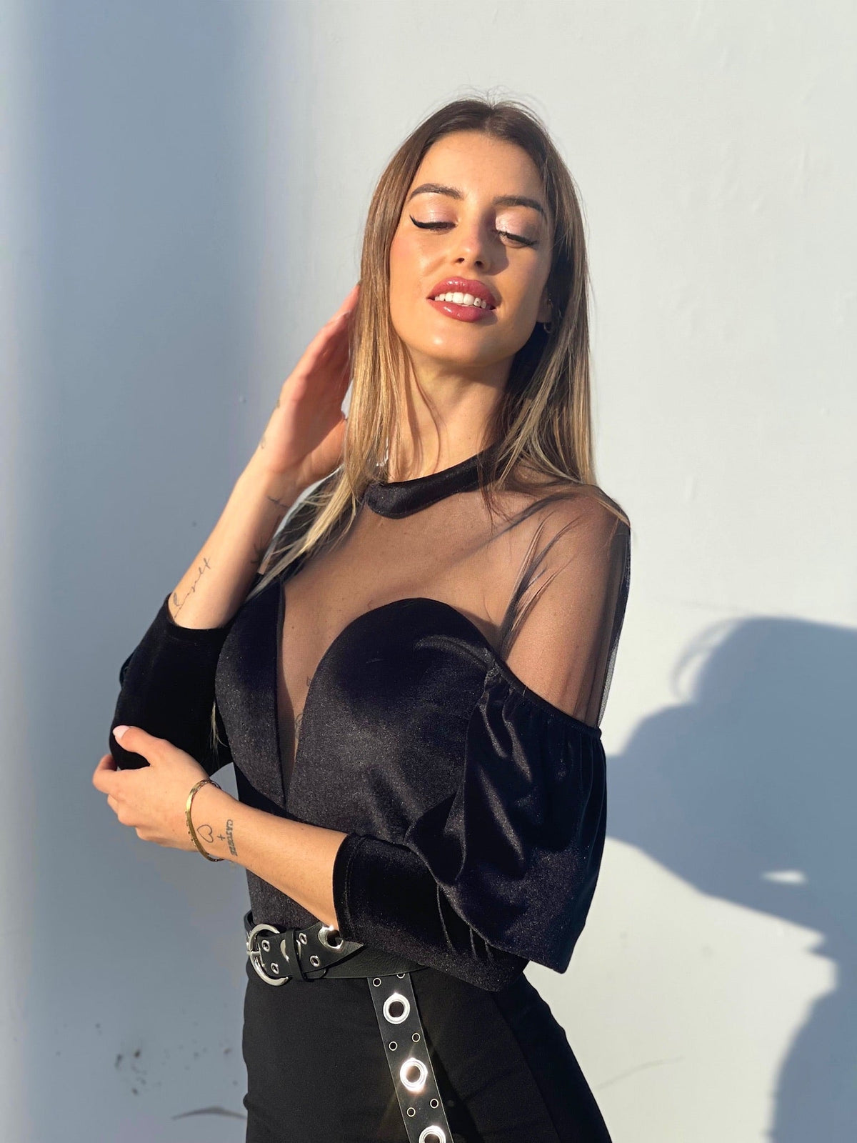 Body in velluto con voilant e trasparenze