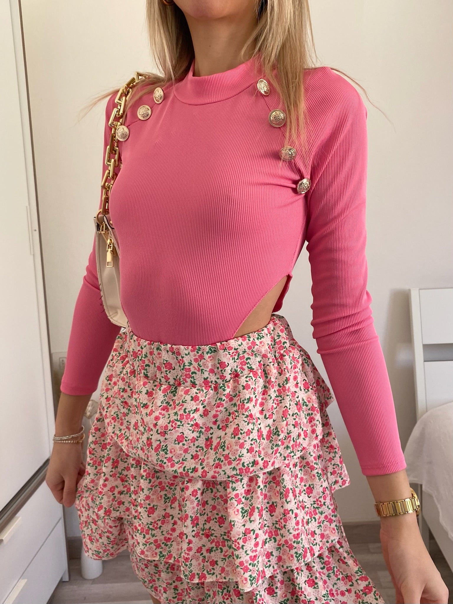 Body a costine rosa barbie con bottoni oro