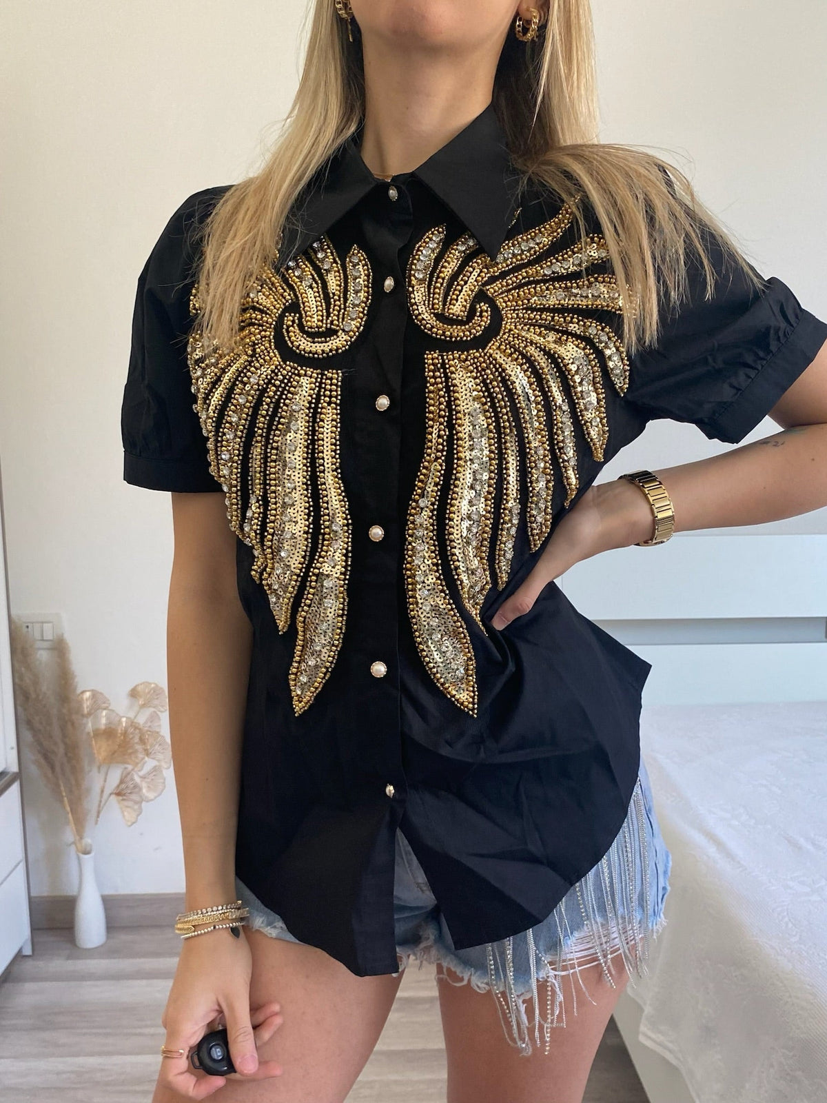 Camicia nera con ricami oro