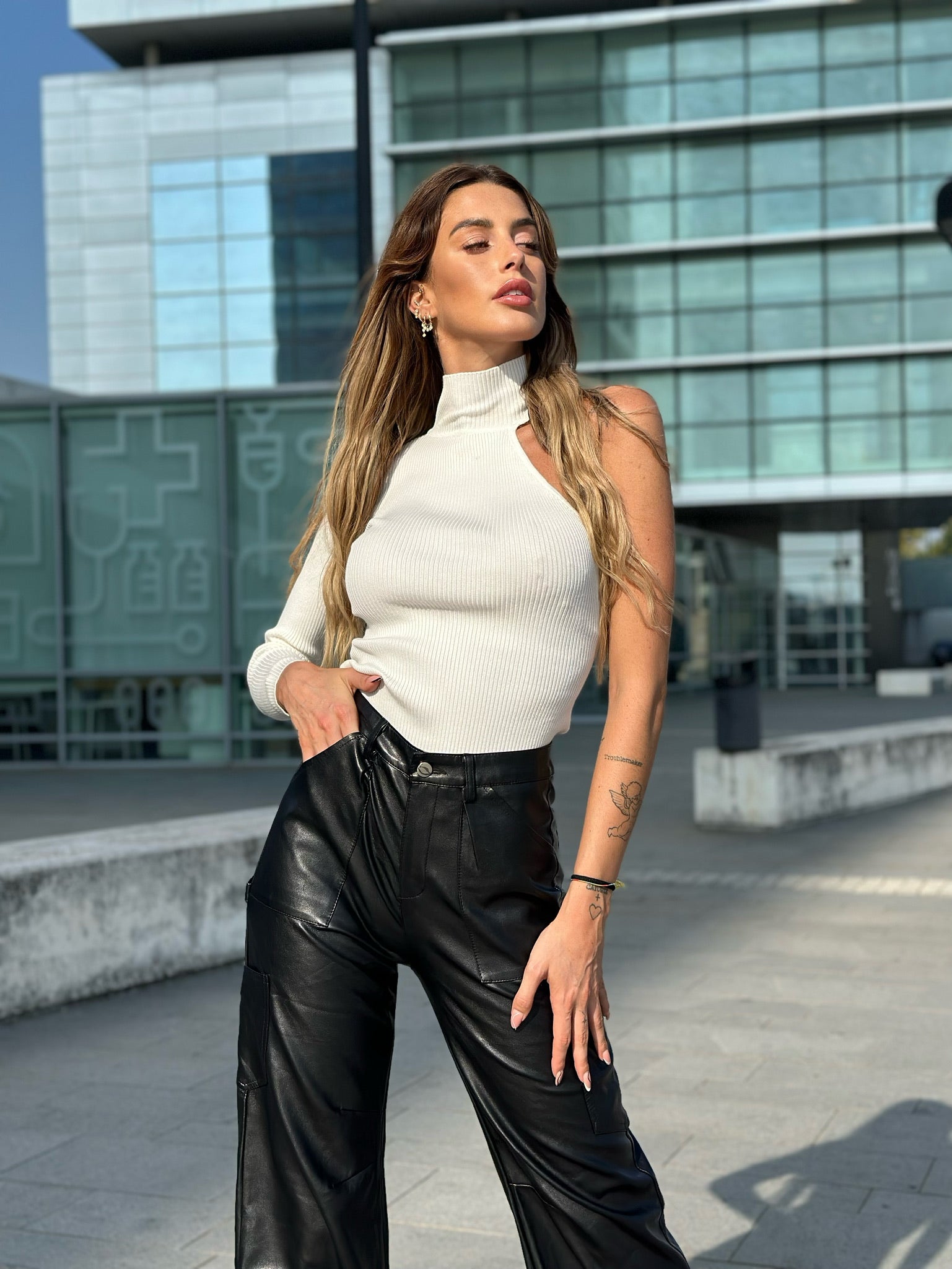 Top monospalla bianco