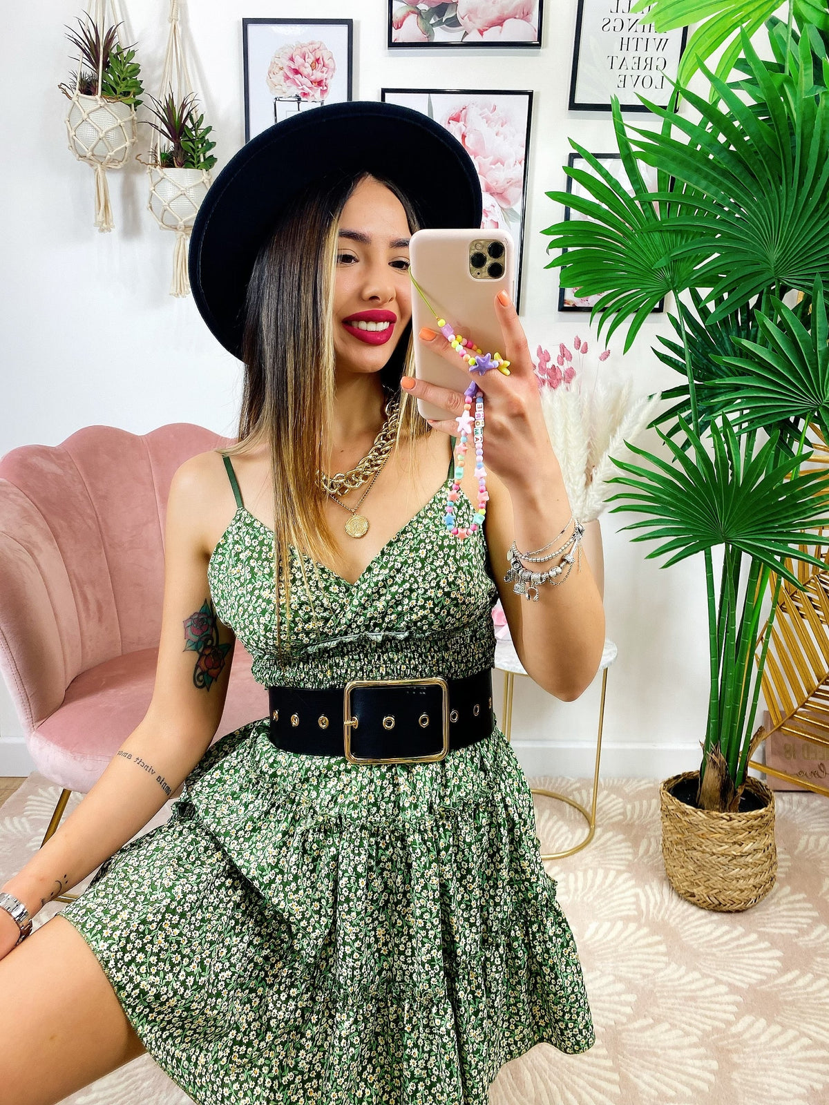 Abito verde con margherite
