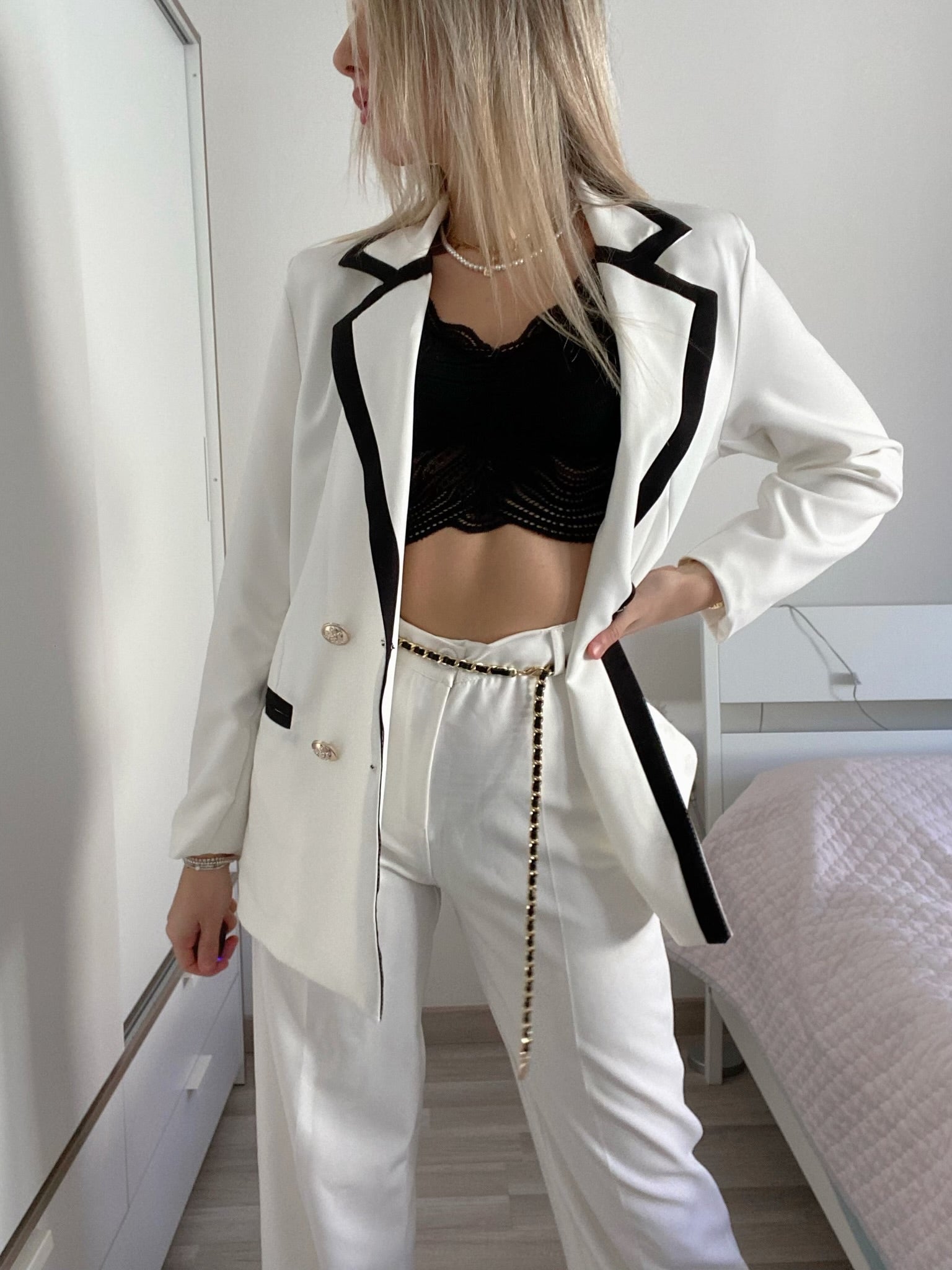 Completo giacca e pantalone bianco e nero