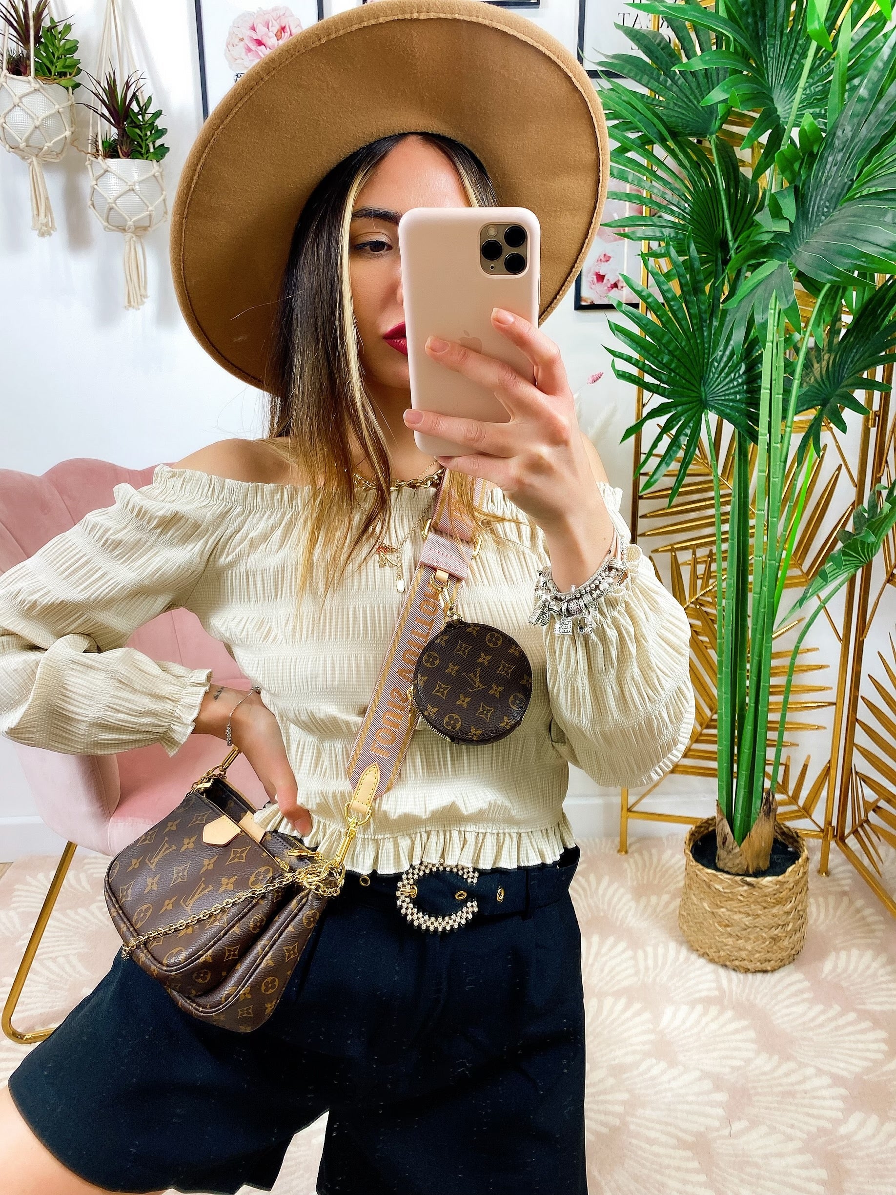 Blusa scollo a barchetta beige