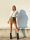 Gonna in ecopelle con arricciatura camel