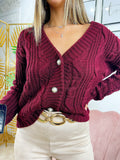 Maglione a trecce bordeaux con bottoni gioiello