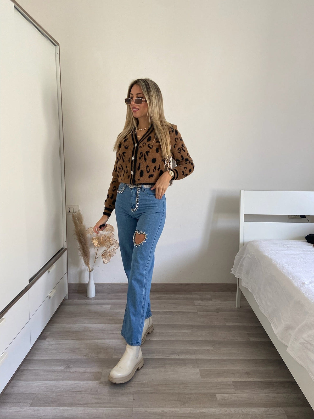 Jeans con strass e cuore