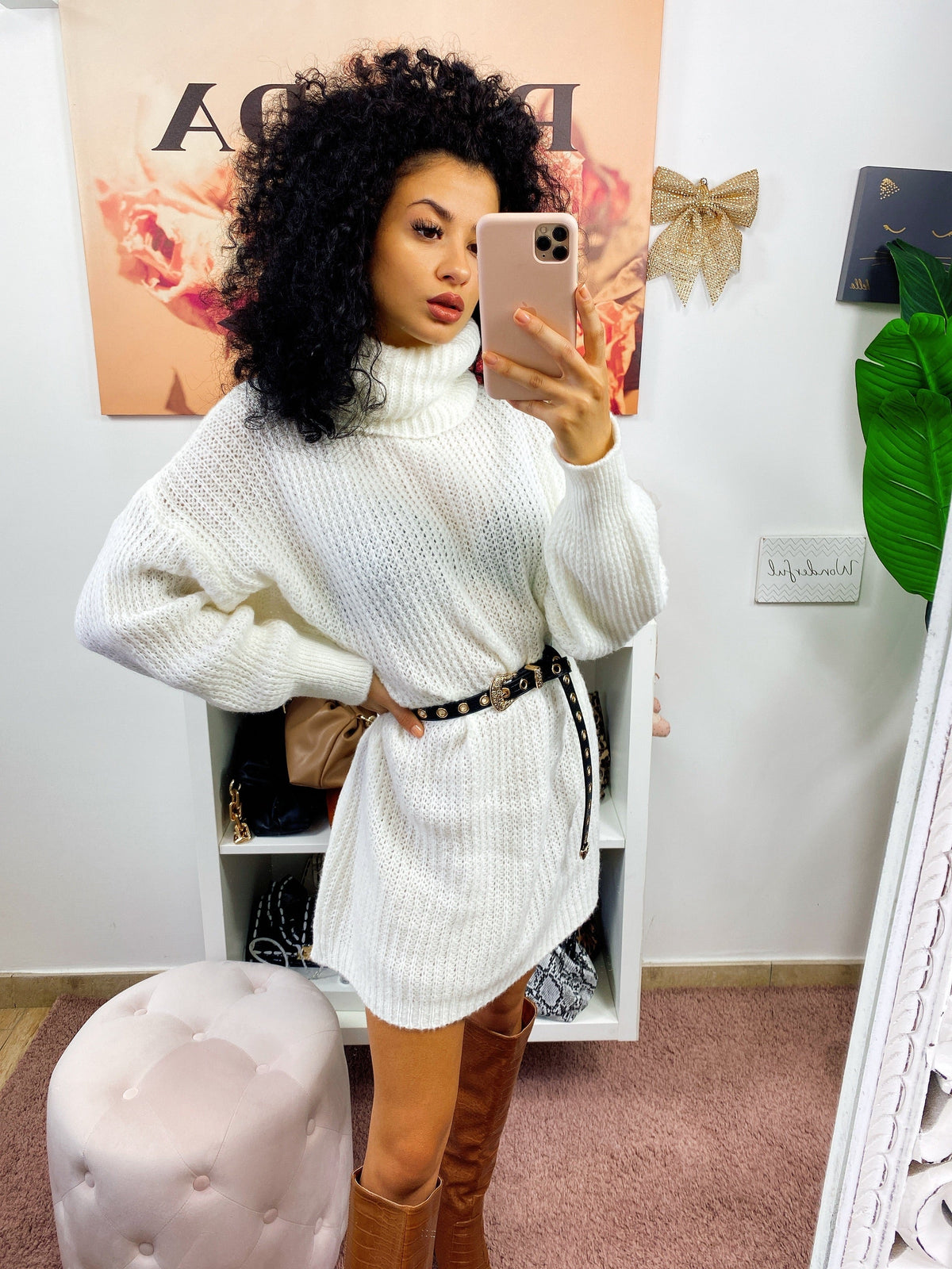 Abito in maglia collo alto bianco
