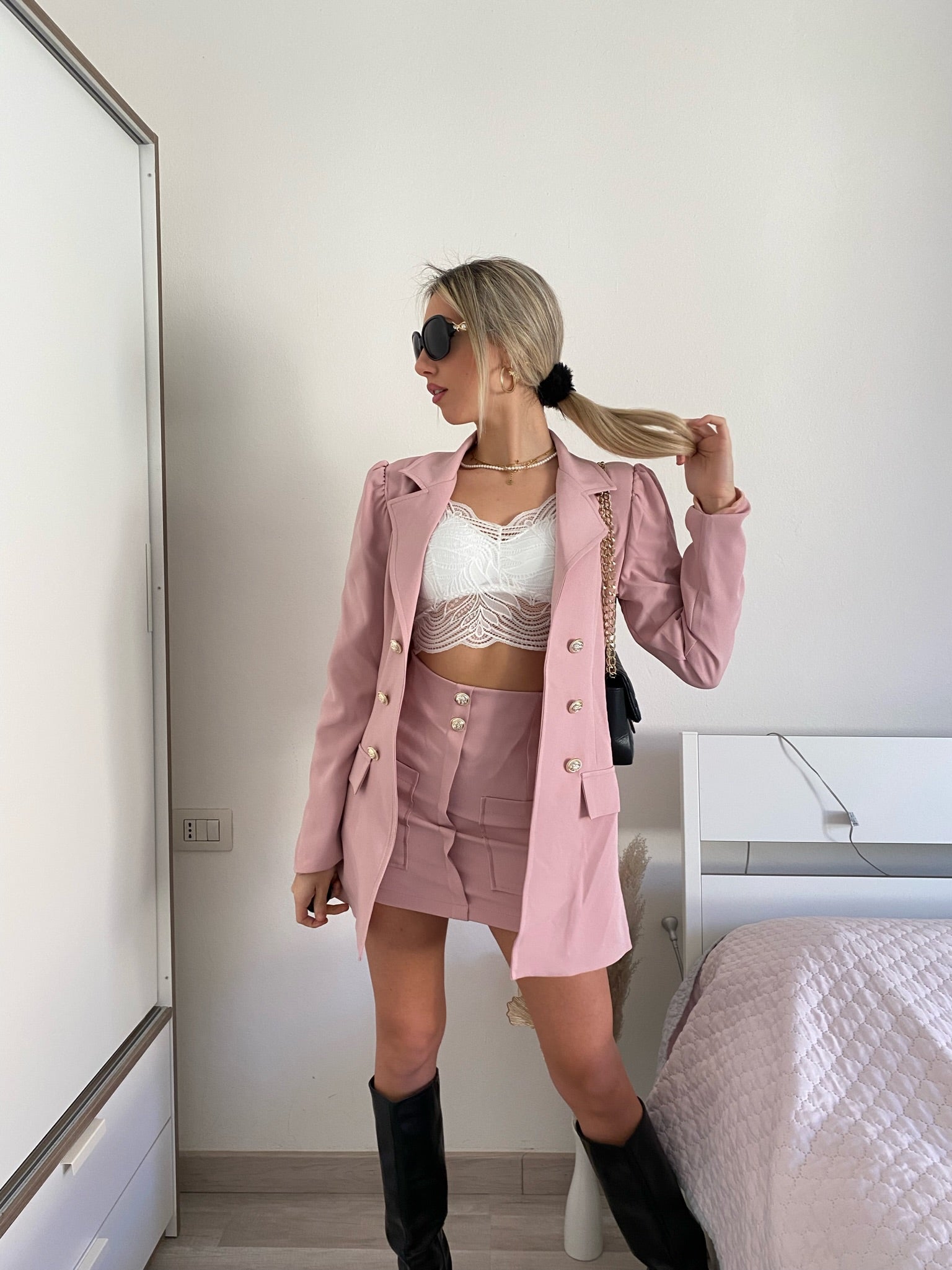 Completo giacca e gonna bottoni oro rosa