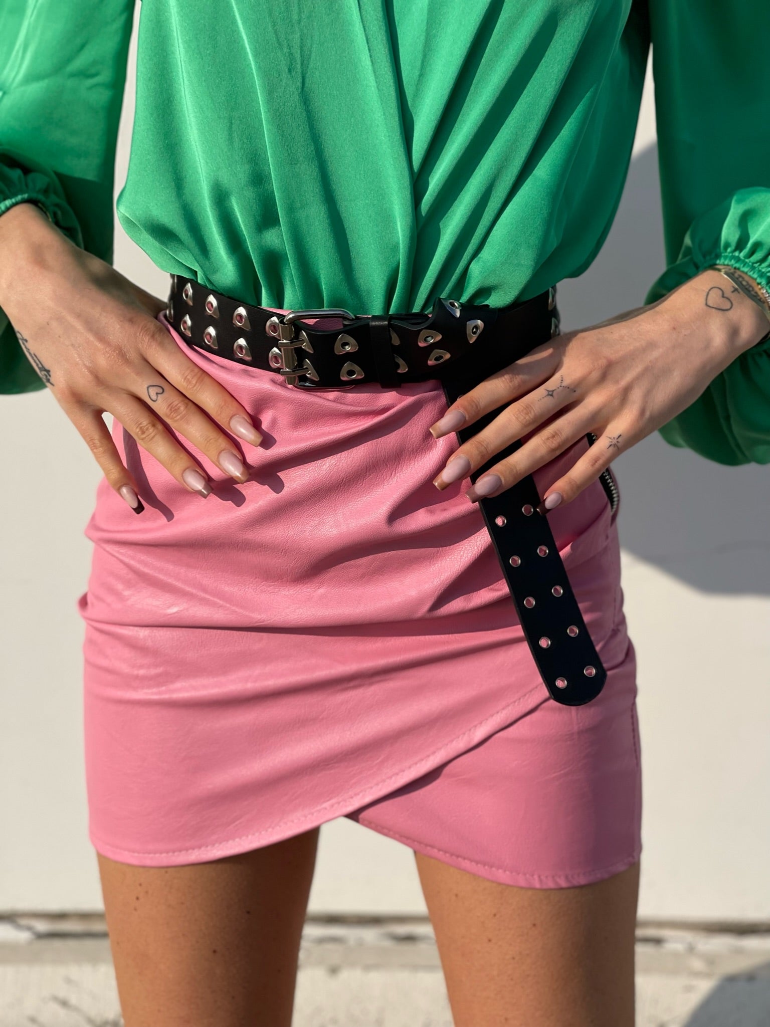 Gonna in ecopelle con zip laterale rosa