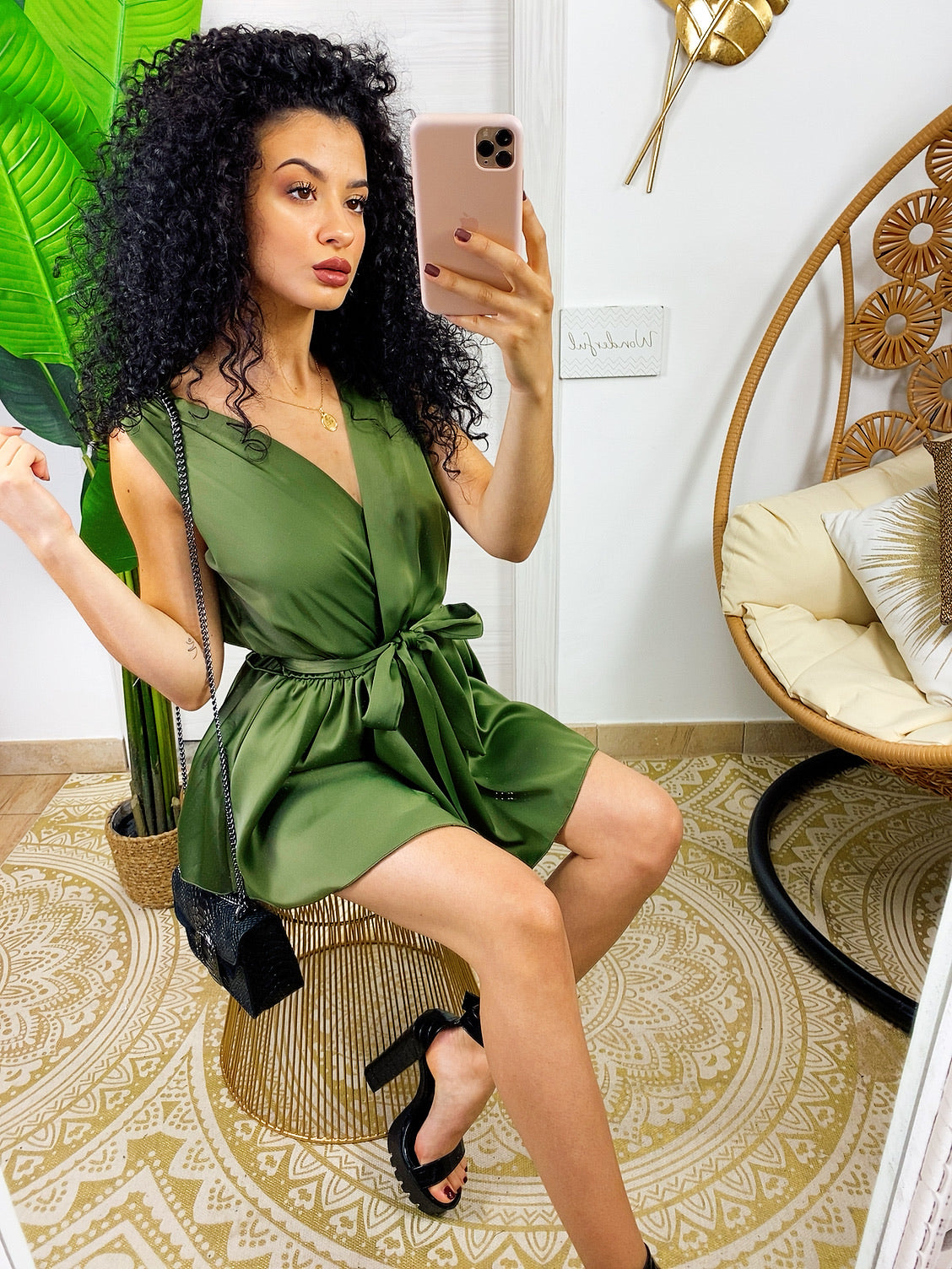 Tutina in raso con cintura verde militare