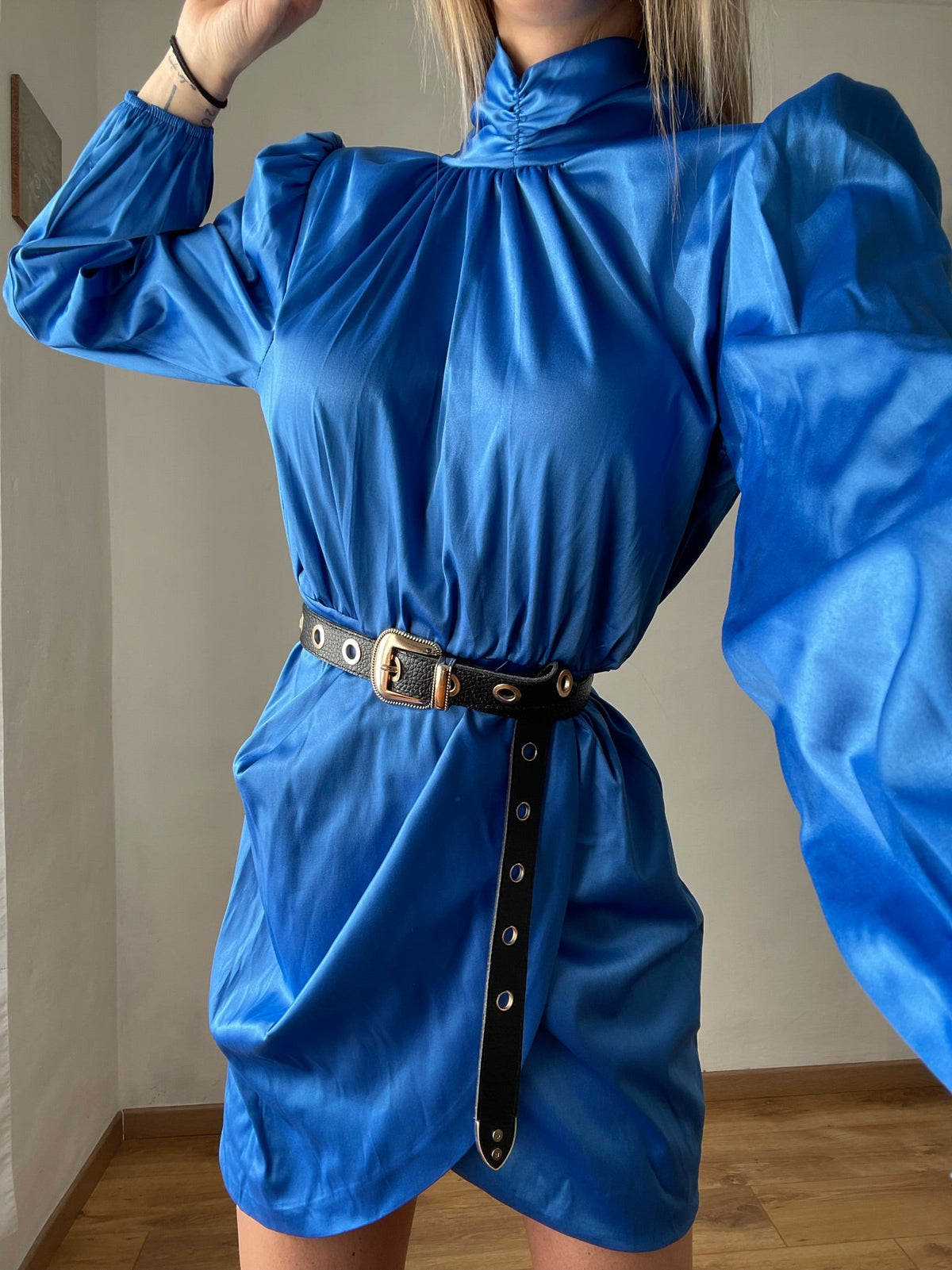 Abito in raso blu elettrico