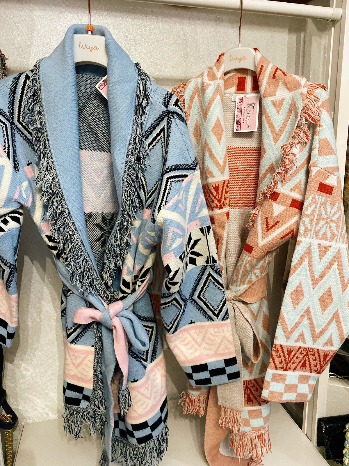Cardigan frange e cinta celeste