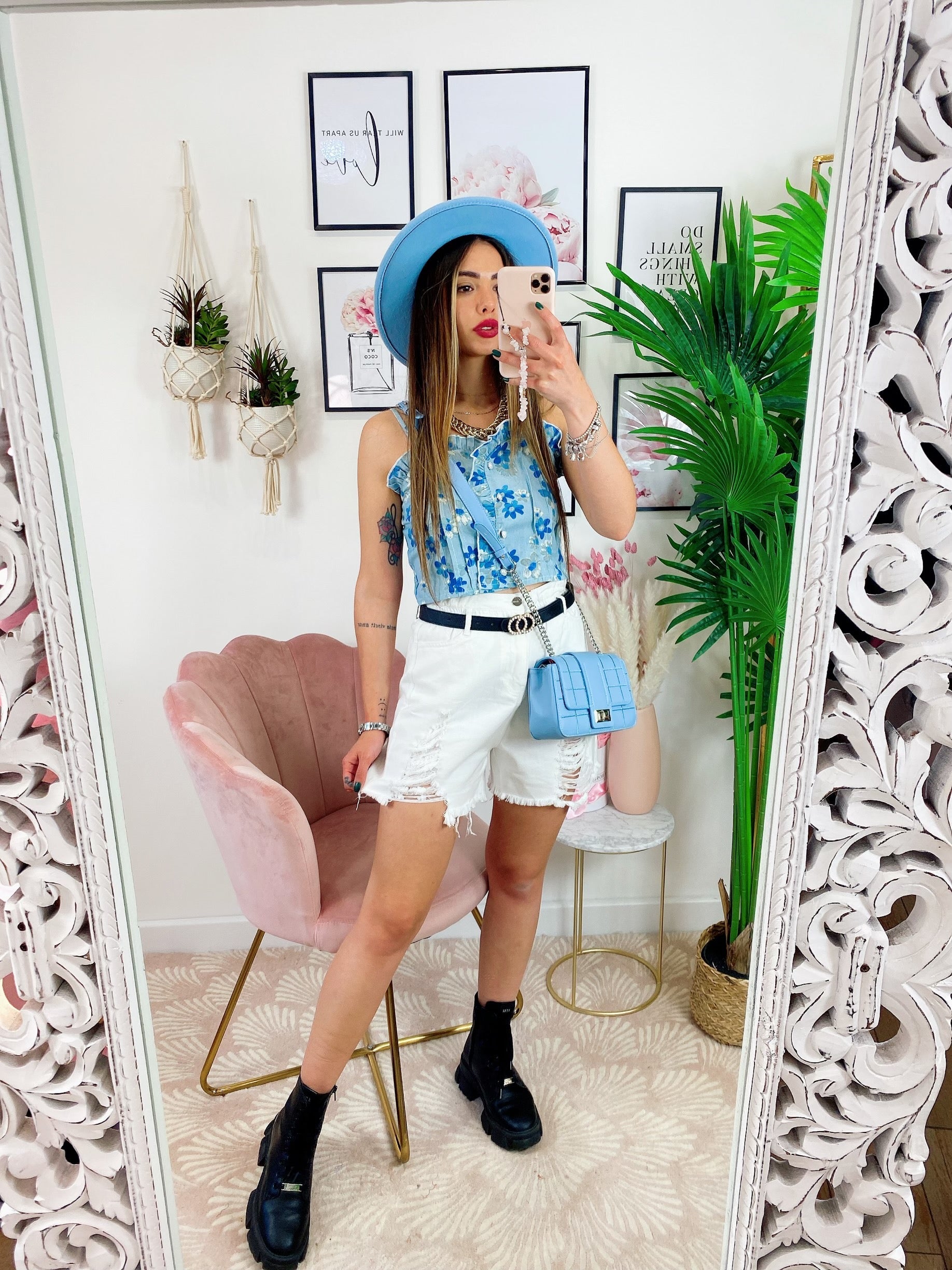 Top celeste con fiorellini