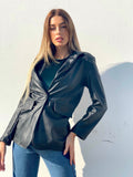 Giacca in eco-pelle con cintura