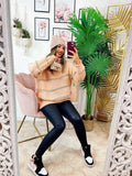 Maglione a collo alto rosa dettaglio oro