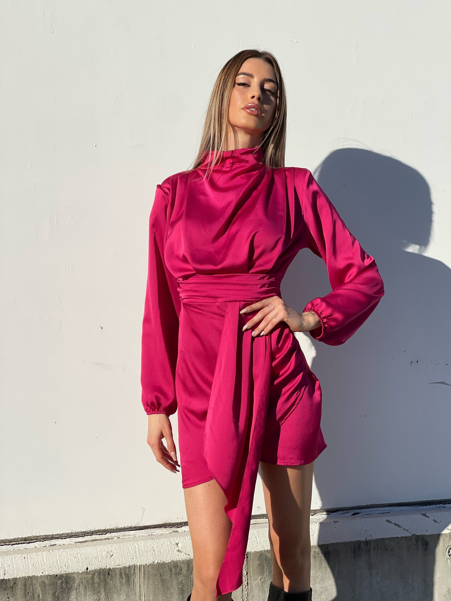 Abito in raso con fusciacca peonia