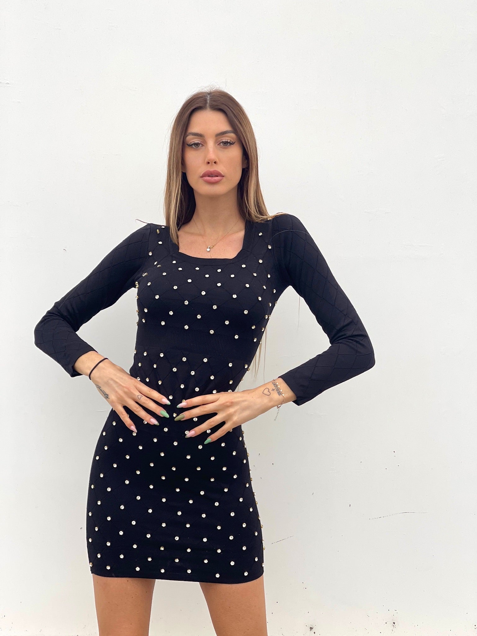 Abito in maglia con strass nero