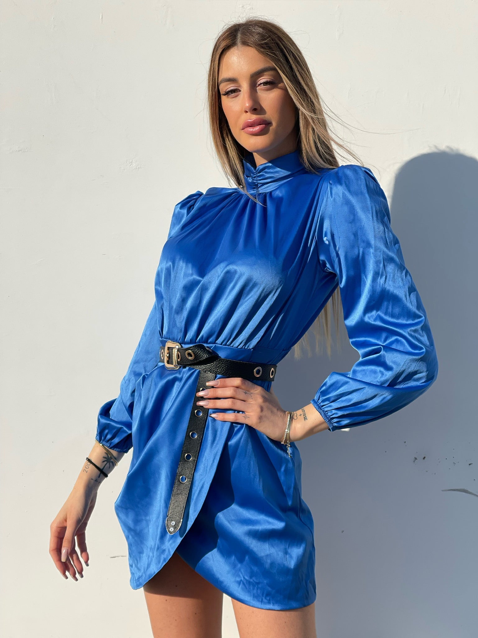 Abito in raso blu elettrico