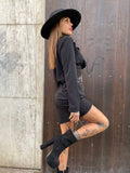 Completo giacca crop e gonna con catene