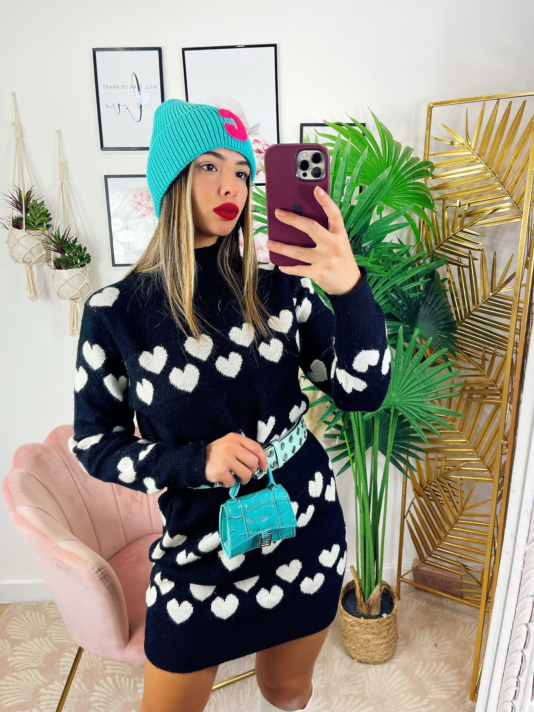 Maxi maglione nero a cuori