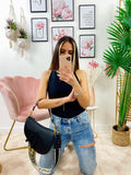 Jeans con spacco e spille