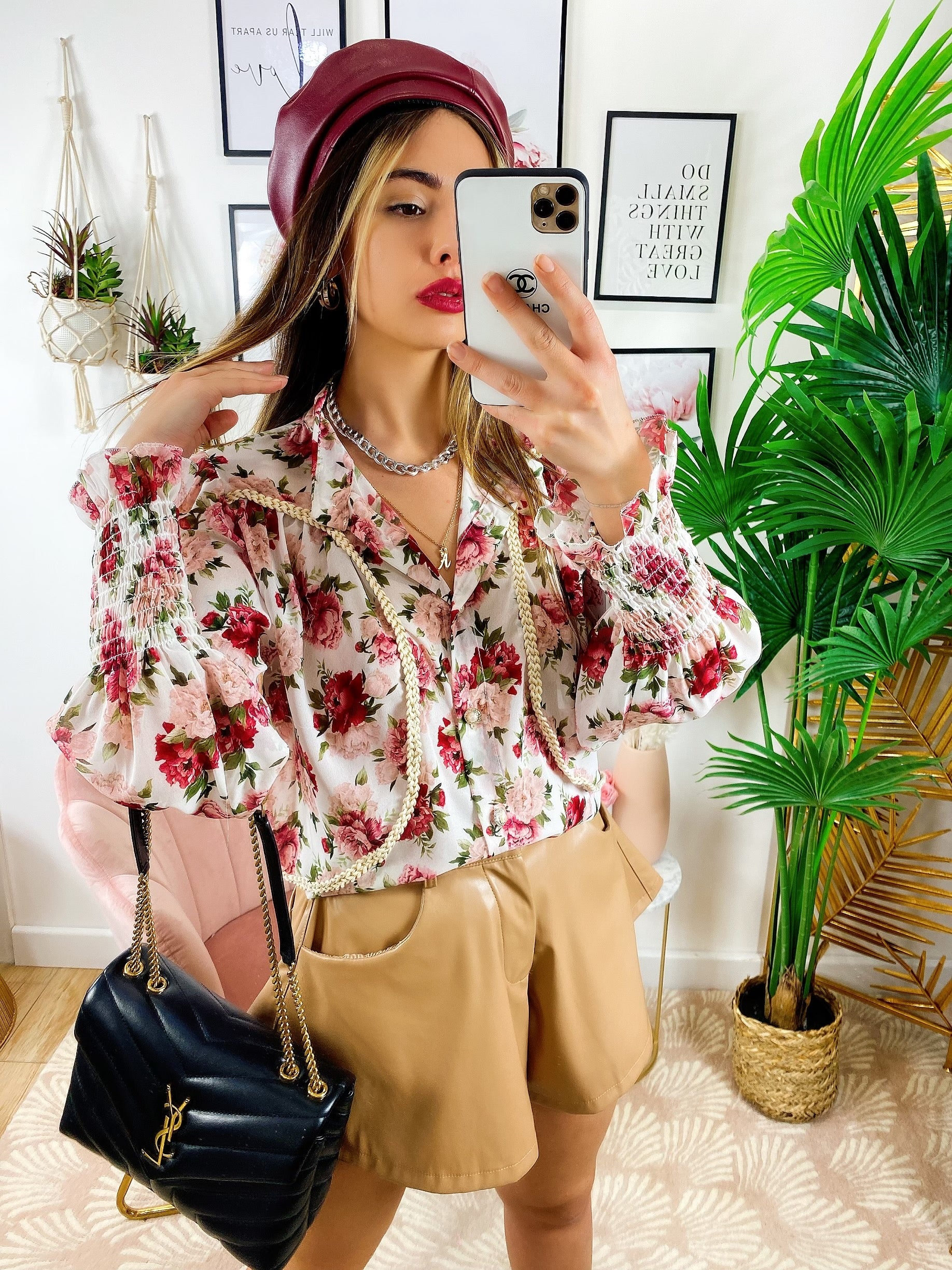 Camicia fiorata con ricami base bianca