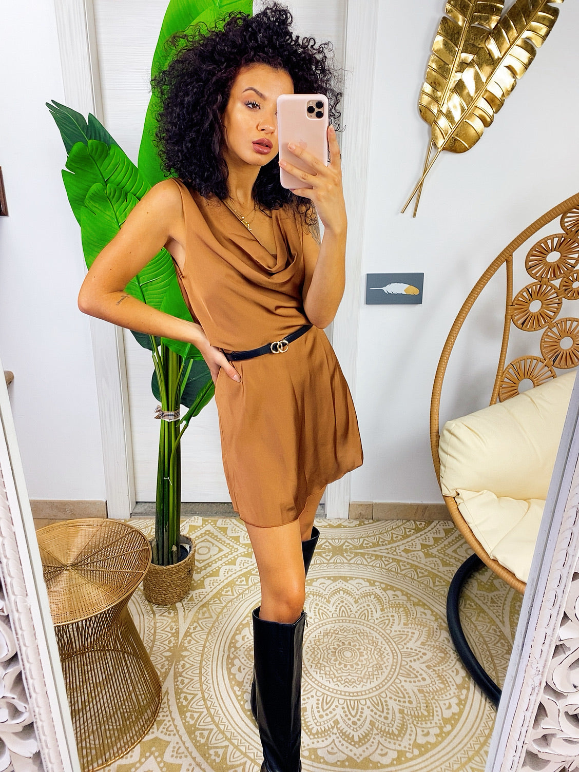 Abito in raso Camel semplice con cintura