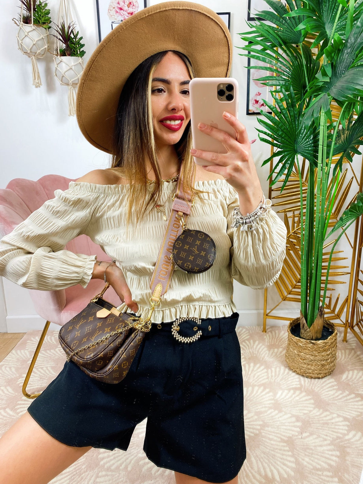 Blusa scollo a barchetta beige