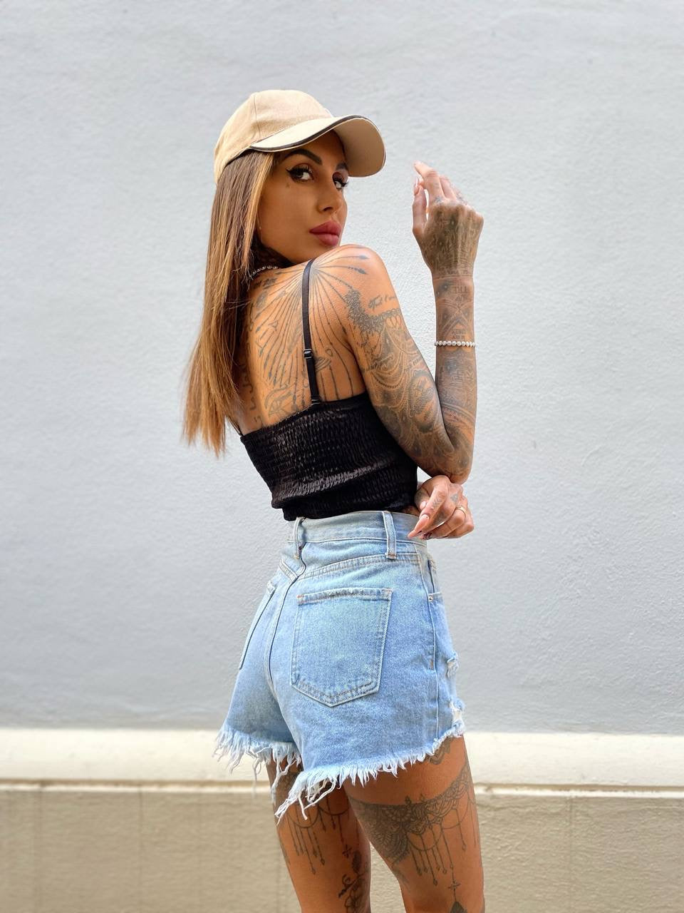 Short in jeans sfrangiato