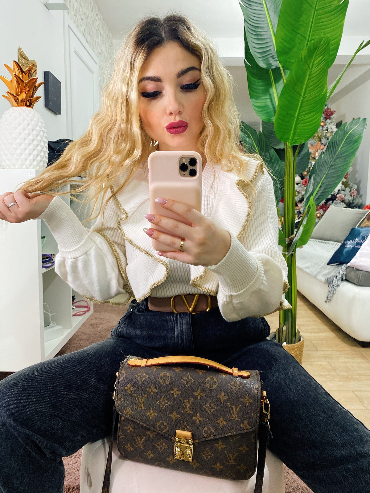 Maglioncino con rouge e dettaglio oro