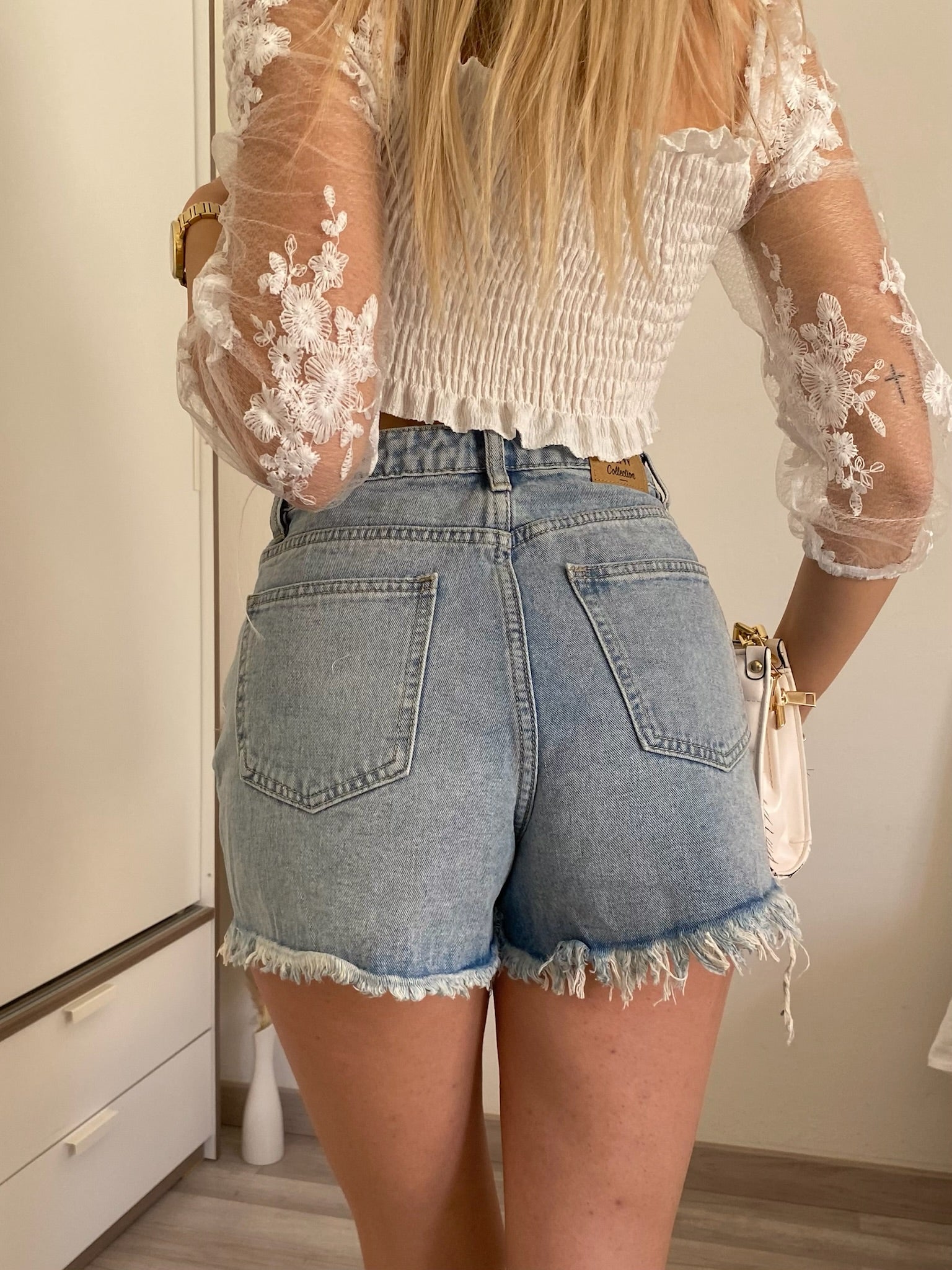 Short in jeans con frange