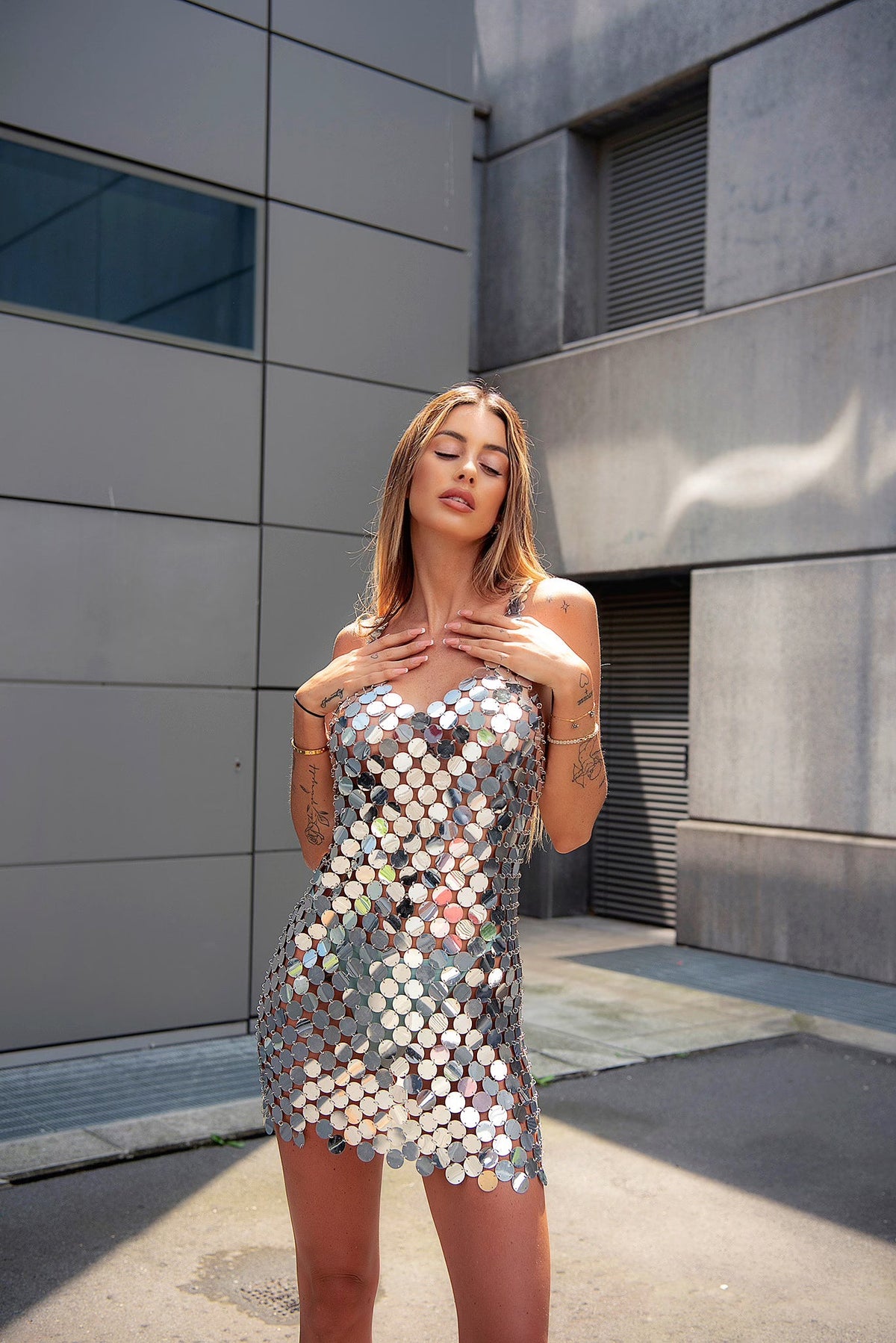 Abito con maxi paillettes silver