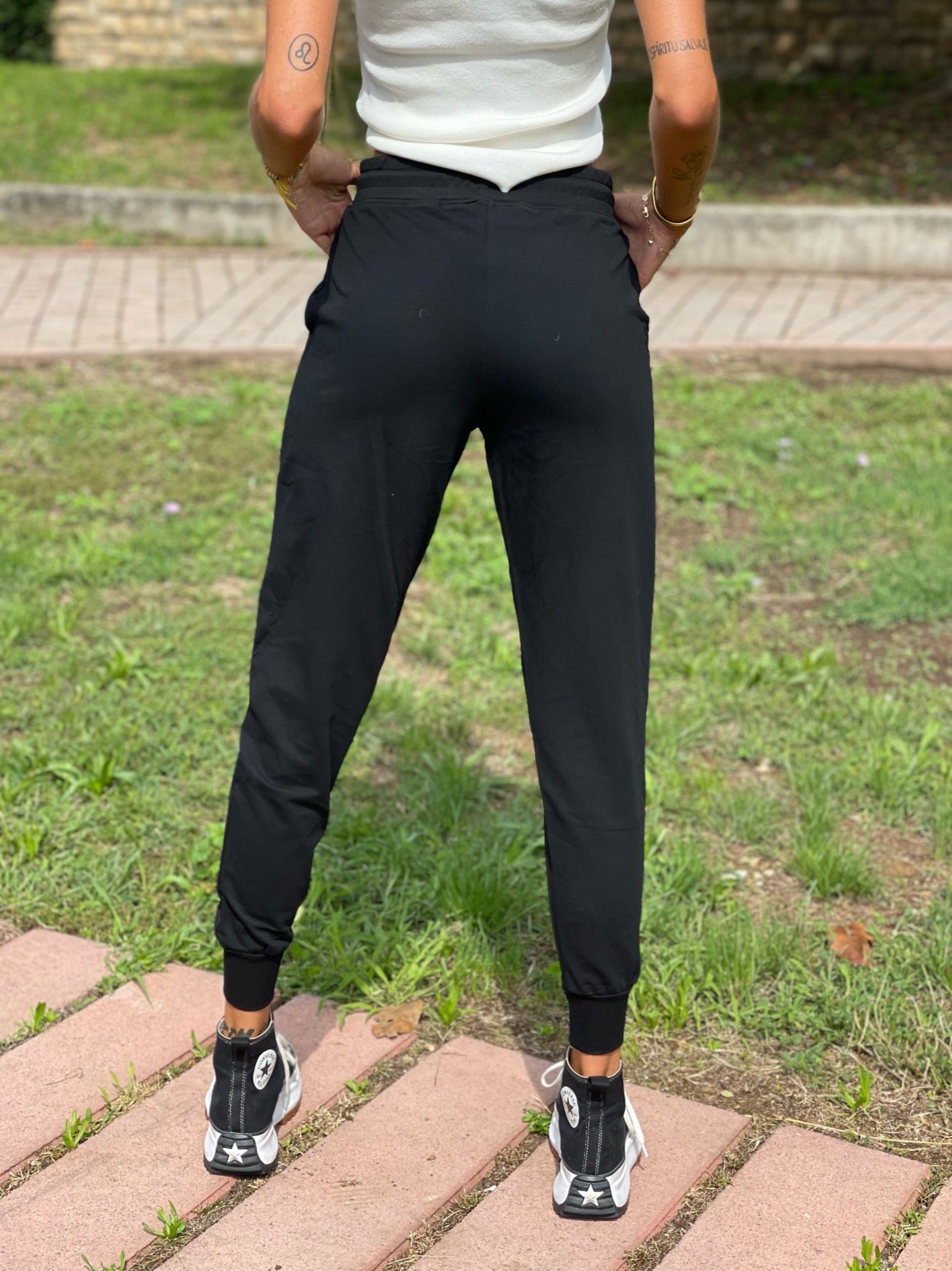 Tuta sportiva nera