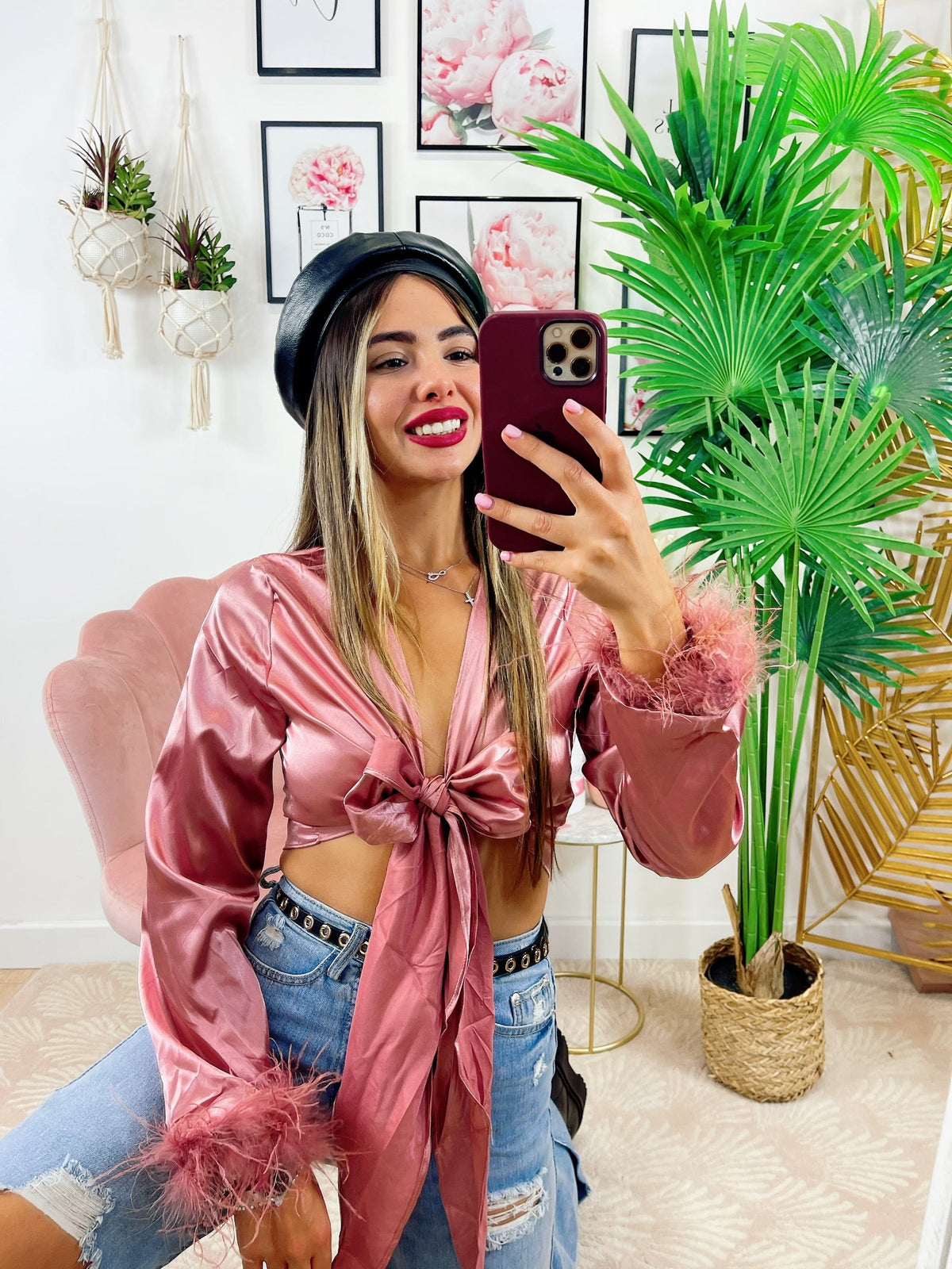 Top in raso glicine con piume