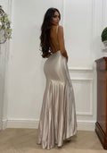 Abito a sirena beige