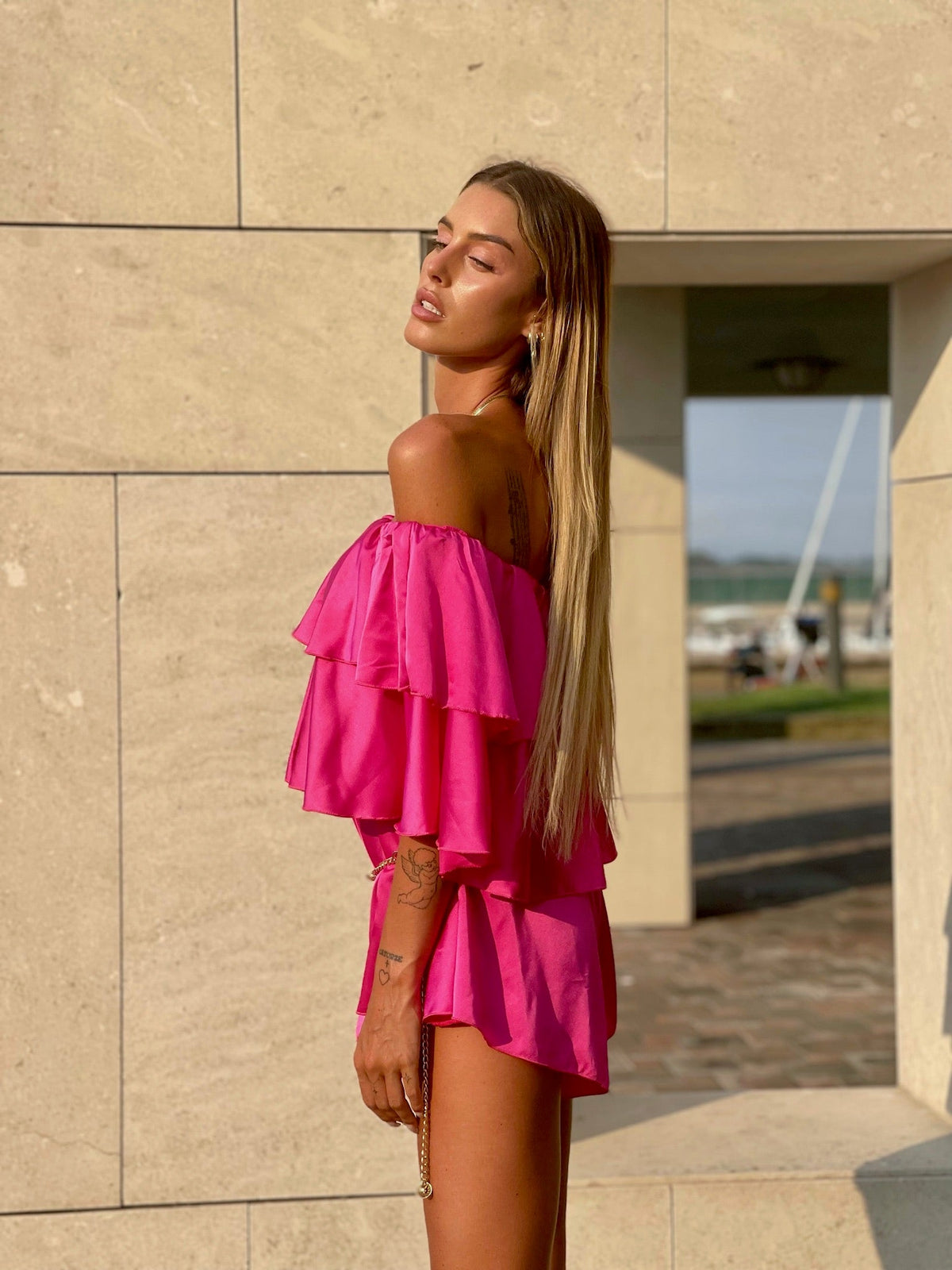 Tutina Fuxia scollo a barchetta e balze