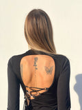 Abito nero con stringhe