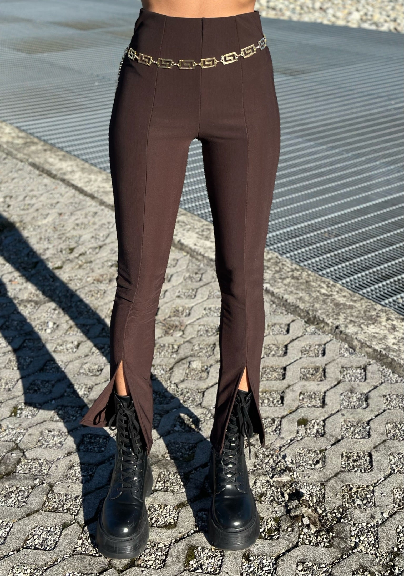Pantalone con spacchetto marrone