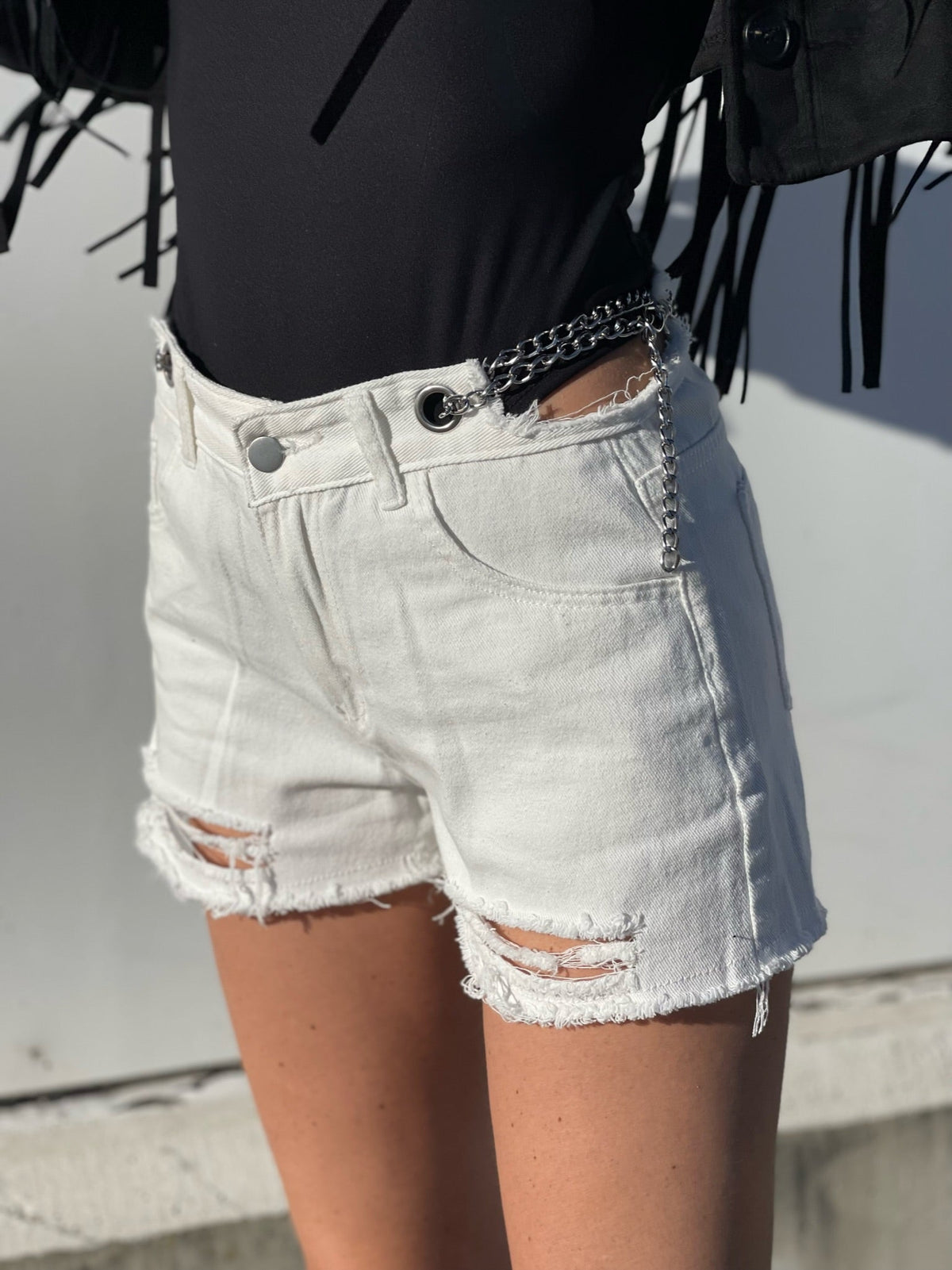 Short bianco con catene