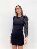 Abito nero con maniche in pizzo