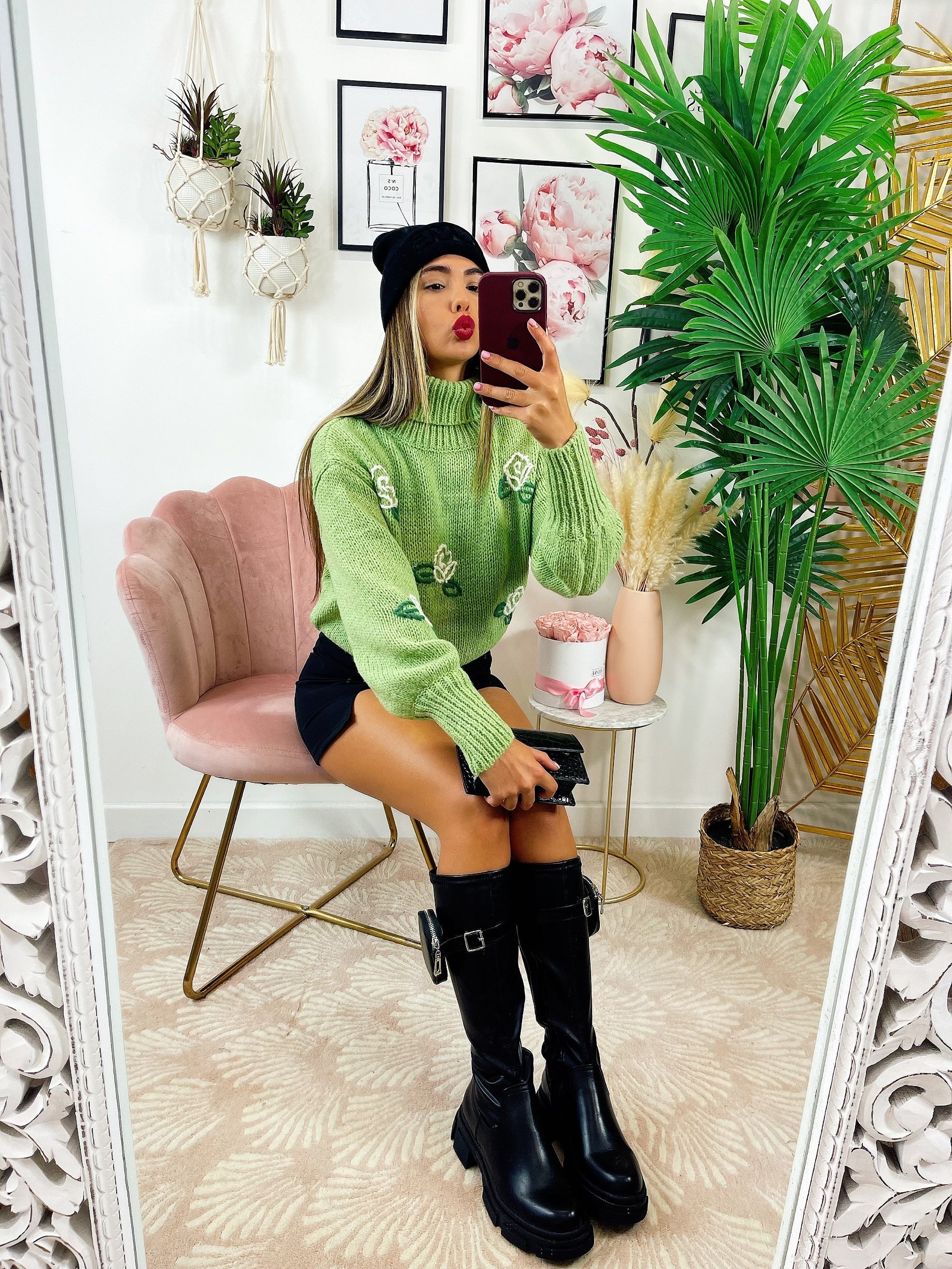 Maglione collo alto con rose verde